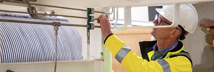 An engineer inspecting hydrogen infrastructure 